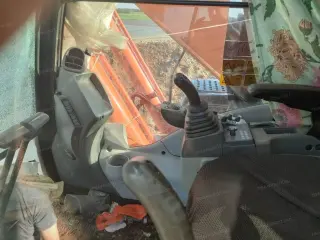 Экскаватор Hitachi ZX240-5G, заводской номер HCMDCE90J00030792, гос.рег. номер 6PT5833, год выпуска 2015. Модель двигателя 6BG1- 350422. Им