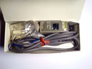 E3S-CD63 Omron Оптический датчик обнаружения этикетки