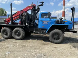 Лесовоз Урал турбо с ГМ и роспуском