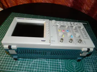 Осциллограф Tektronix TDS2012В