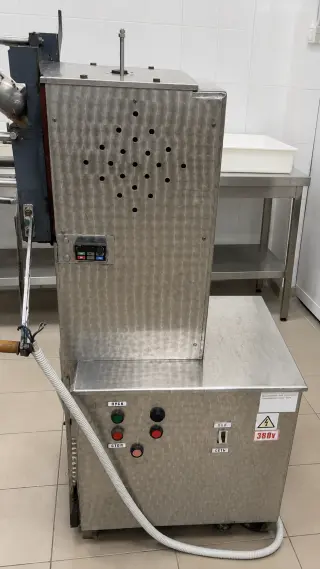 Пельменный аппарат с конвейерной лентой