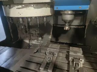 Вертикальный обрабатывающий центр с ЧПУ DUGARD EAGLE 1000 VMC