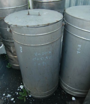 Емкости в ассортименте.