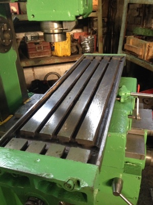 Универсально-фрезерный станок 6Т80Ш