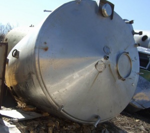 Емкости нержавеющие, объем 16 куб.м.