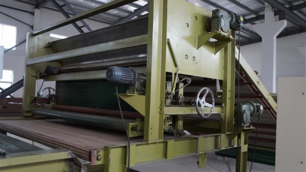 Раскладчик различных волокон в пласт модель YW-240