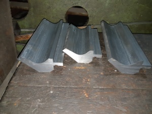 Инструмент листогибочный и пробивочный (пуансоны, матрицы)