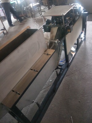 Станок для сортировки деревянного размешивателя