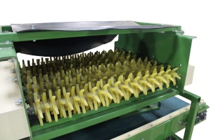 установка для отбивки земли с овощей к приемным бункерам КЛП-1 и КЛП-2