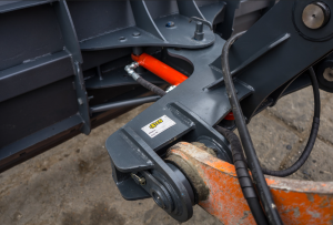 Снегоуборочный отвал для погрузчиков с гидроповоротом