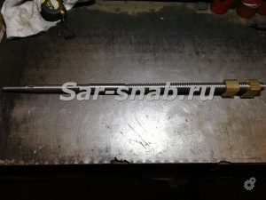 Винт поперечной подачи с гайками для станков