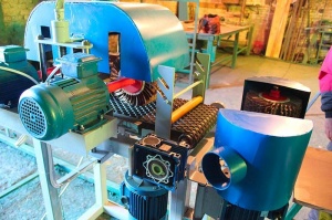 Шлифовальный станок с лепестково-щёточными барабанами Сварог 3-300 трехсторонний с автоподачей