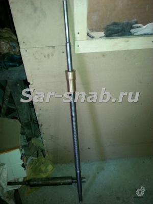 Винт поперечной подачи с гайками для станков