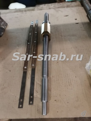 Винт поперечной подачи с гайками для станков