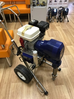 окрасочный аппарат с бензиновым приводом