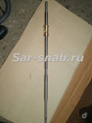 Винт поперечной подачи с гайками для станков