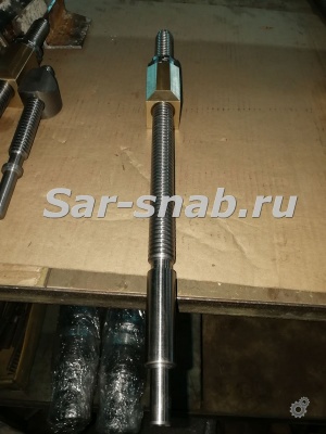 Винт поперечной подачи с гайками для станков