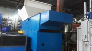 Одновальный шредер пластика