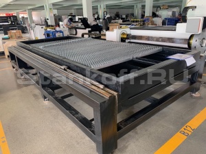 Оптоволоконный лазерный станок для резки металла LF3015LN/1500 IPG