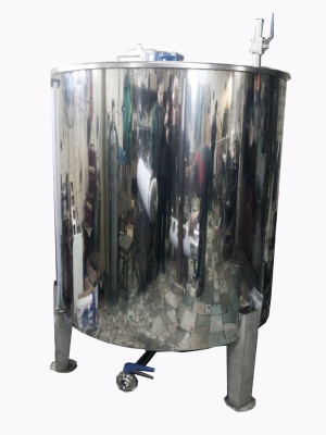 Емкость купажная типа КН (с рамным перемешивающим устройством)