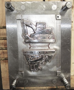 Пресс-форма (игрушки) бульдозер и экскаватор для песочницы