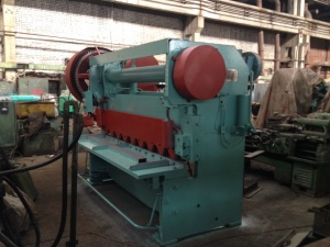 Ножницы кривошипные листовые с наклонным ножом Н3121(12,5мм х 2000мм)