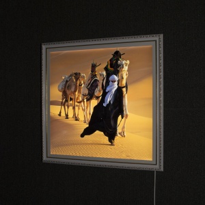 Светодиодная картина светильник в интерьере