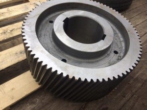 Редукторы и электродвигатели плавучего крана Ганц 16-30