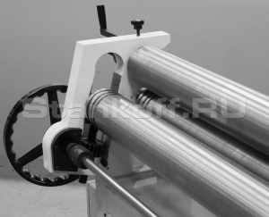 Электромеханический листогиб трехвалковый ESR-1300х4.5