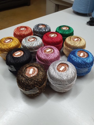 Клубкомотальные машины и оборудование для пряжи для ручного вязания