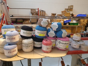 Клубкомотальные машины и оборудование для пряжи для ручного вязания