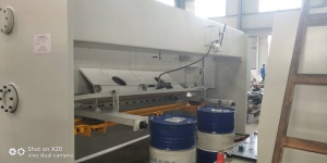 Гильотинные ножницы HGS 13x4000