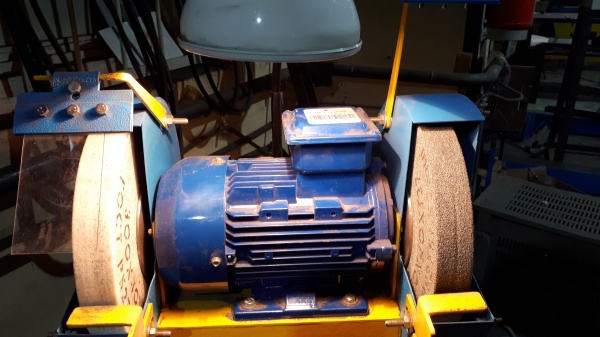 Промышленный заточный станок Мастер 2.2 кВт