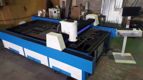 Станок для лазерной резки металла с чпу 1000 Вт