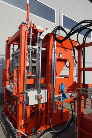 Вибропресс для производства тротуарной плитки, бордюров SUMAB S 200 (Швеция)