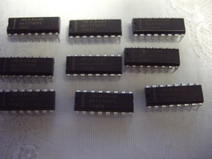 Микросхема MAX379CPE MAXIM