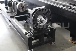 Оптоволоконный лазерный станок для резки листов и труб со сменным столом LF3015GCR/1500 Raycus