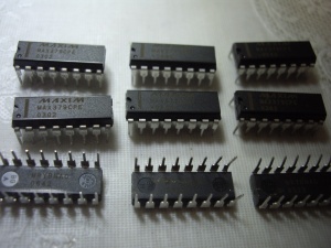 Микросхема MAX379CPE MAXIM