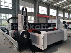 Оптоволоконный лазерный станок для резки листов и труб со сменным столом LF3015GCR/1500 Raycus
