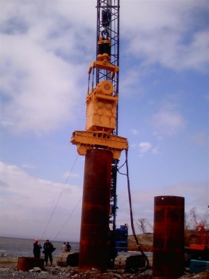 Вибропогружатель труб, шпунта, свай