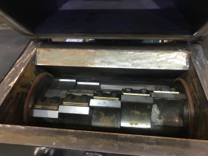 Дробилка для твердого пластика с пневмовыгрузом