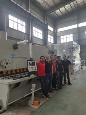 Гильотинные ножницы HGS 16х4000