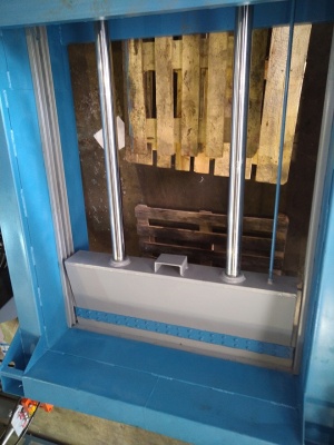 Гильотина гидравлическая промышленная (1400мм)