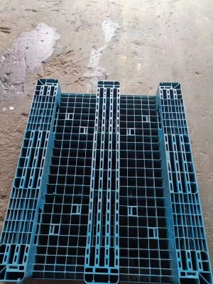 Пресс-форма для производства пластмассового поддона