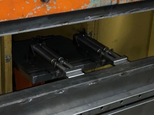 Листогибочный пресс с ЧПУ Beyeler 1000 х 40 тонн = 5198 = Mach4metal