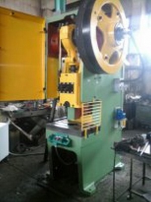 Прессы кривошипные КД2114, КД2318 / КД2118, КД2322 / КД2122, КД2324 / КД2124, КД2326 / КД2126, КД2328 / КД2128, КД2130 / КД2330, КГ2132