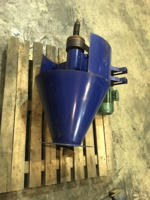 Бункер для принудительной подачи сырья в гранулятор