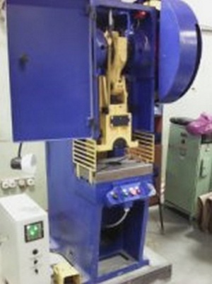 Прессы кривошипные КД2114, КД2318 / КД2118, КД2322 / КД2122, КД2324 / КД2124, КД2326 / КД2126, КД2328 / КД2128, КД2130 / КД2330, КГ2132