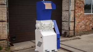 Дробилка для твёрдого пластика СЛП-400 на 200кгч