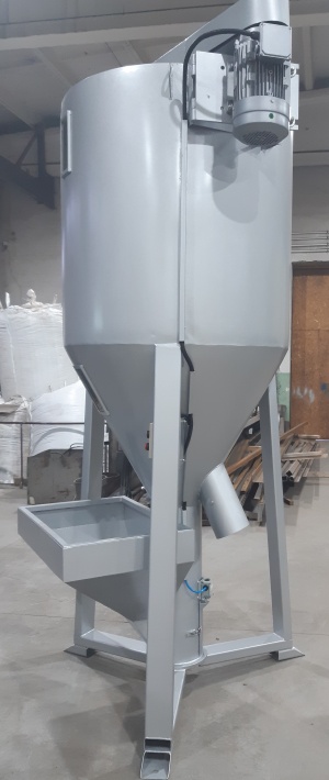 Смеситель вертикальный шнековый 500 кг